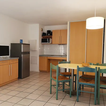 & Golf Eugenie Aparthotel