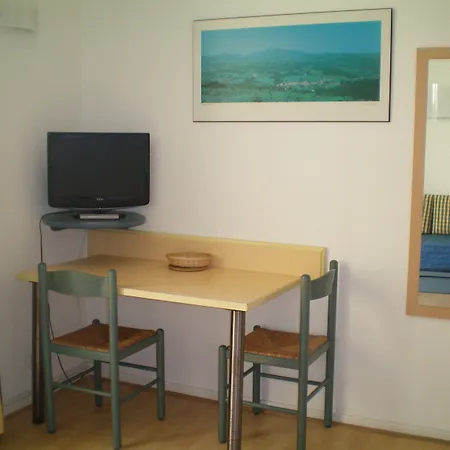 Ξενοδοχείο με διαμερίσματα & Golf Eugenie 4*