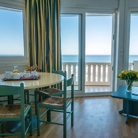 Ξενοδοχείο με διαμερίσματα & Golf Eugenie 4*