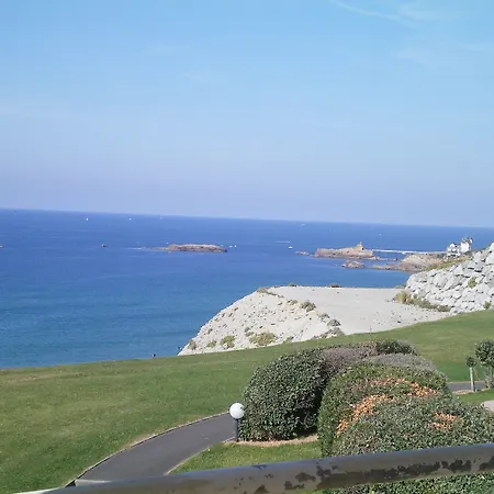 & Golf Eugenie Aparthotel