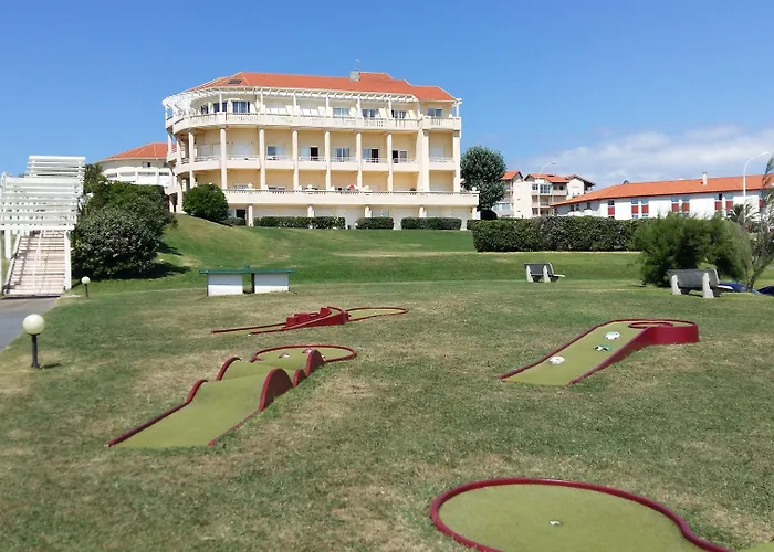 Ξενοδοχείο με διαμερίσματα & Golf Eugenie