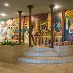 梅尔欧仁妮高尔夫酒店 公寓式酒店 4*