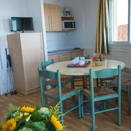 梅尔欧仁妮高尔夫酒店 公寓式酒店 比亚里茨